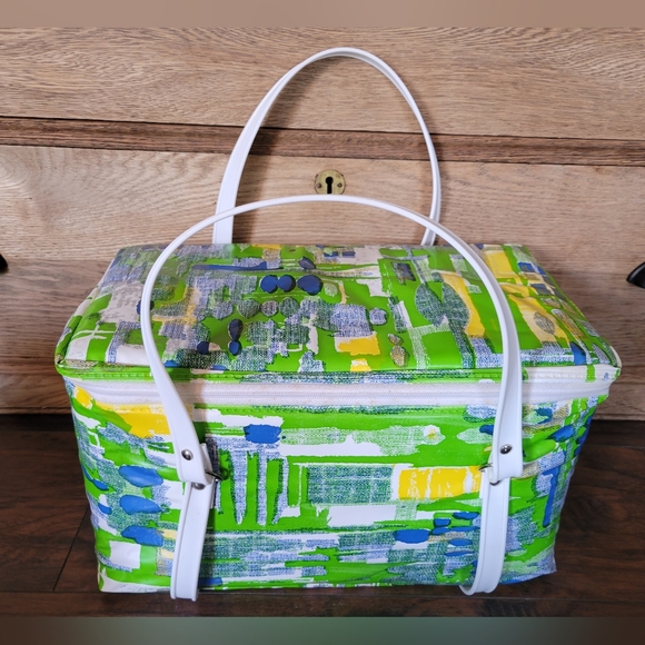 Source Unknown Other - Vintage Insulated Cooler Bag. Lunch Bag. Soft Shell Travel Cooler Bag. Beach bag